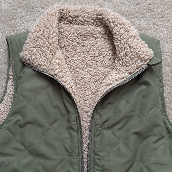 Brand New Olive Puffer Vest - Picture 4 of 5